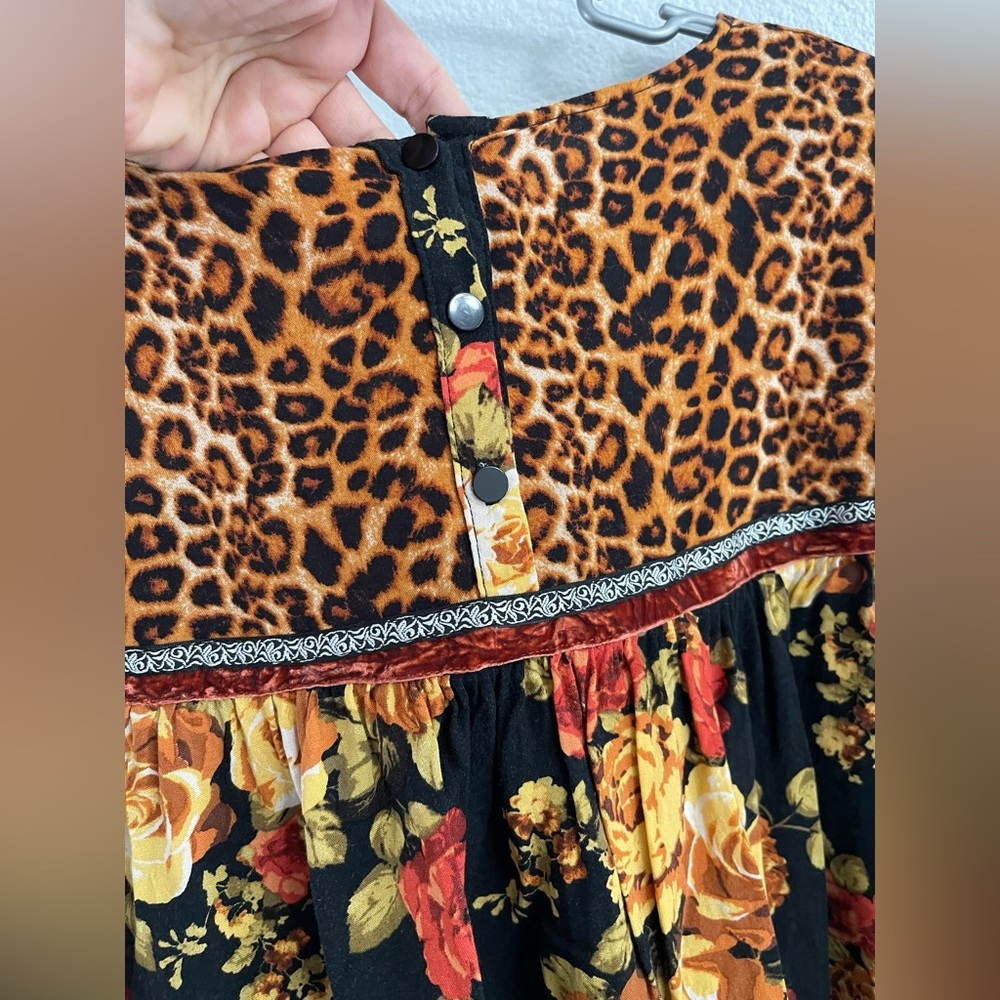 Ivy Bean Floral Leopard Print Blouse Size Medium - Picture 5 of 9